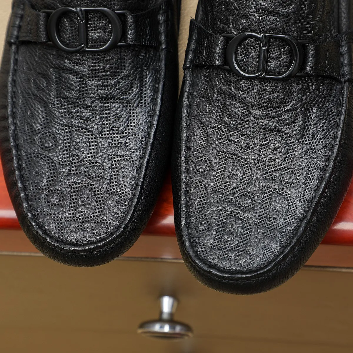Men's shoes 💰380 🕷️🕷️[Dior] Dior's new casual men's shoes are launched in Hong Kong counters. Official website 1:1 production. Italian original first-layer cowhide + 🐷 leather lining. Designed by European and American masters. Perfect shape to create counter quality, solid color rubber wear-resistant outsole and classic dazzling toe! Super versatile and very comfortable. High-end without losing taste, fashionable and novel! ! Absolute focus! Colors available! Code number 38-44 (45.46 customized)